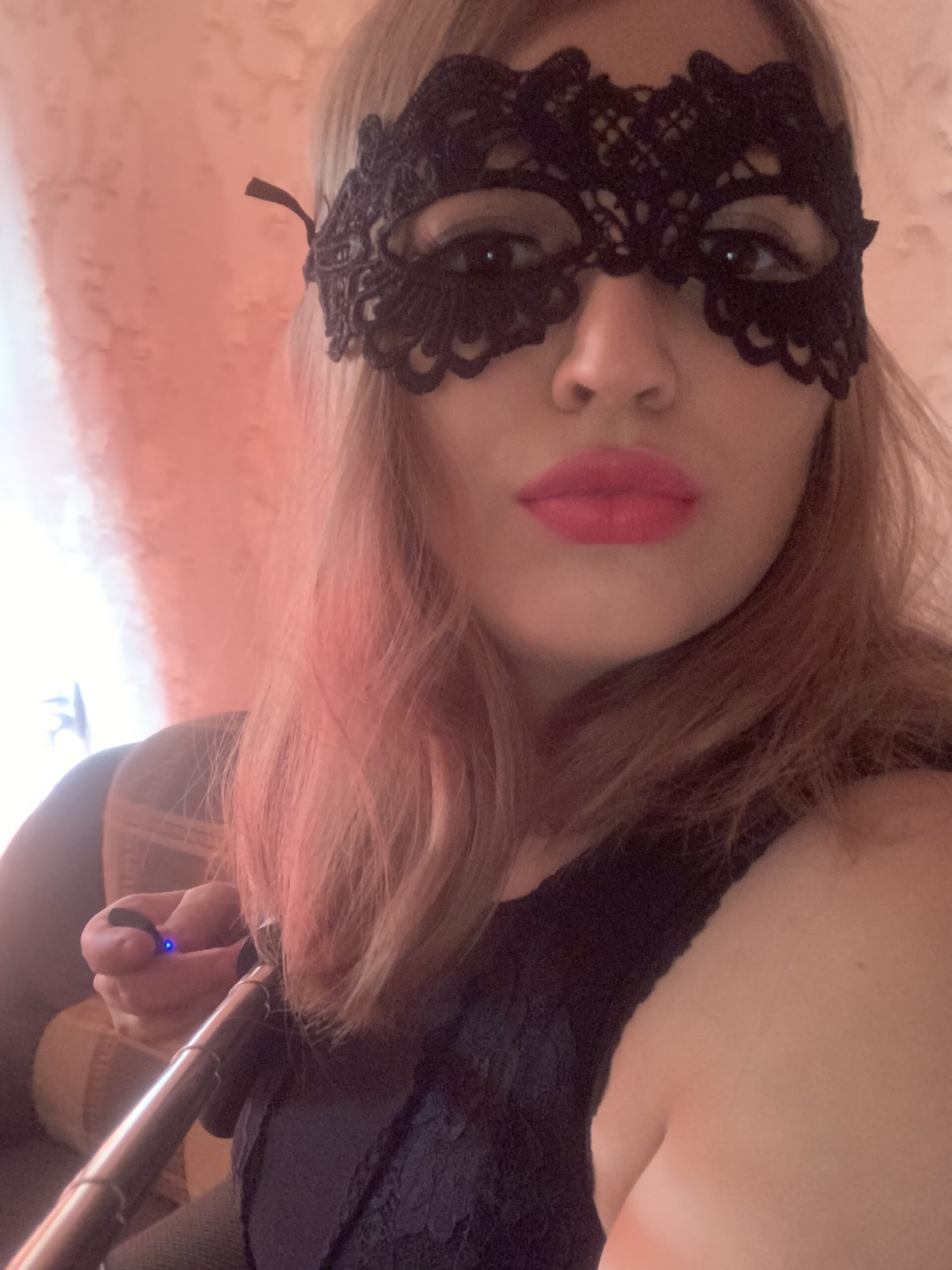 Где найти куртизанку с выездом для интимных встреч в Сочи?